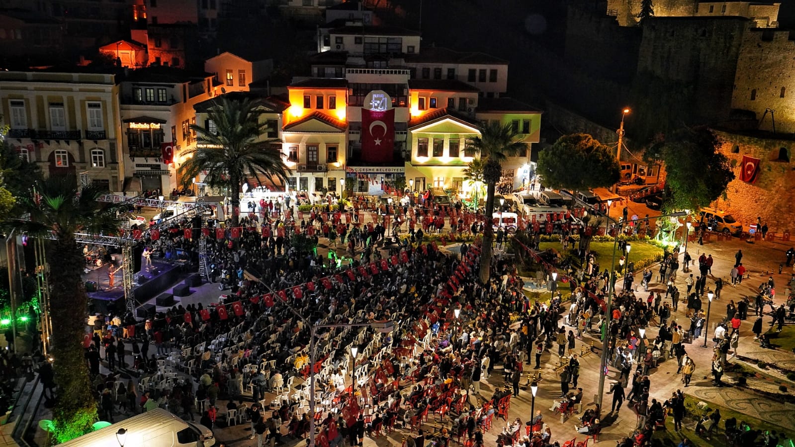 Çeşme’de Cumhuriyet coşkusu Suavi ile meydanlara taşacak