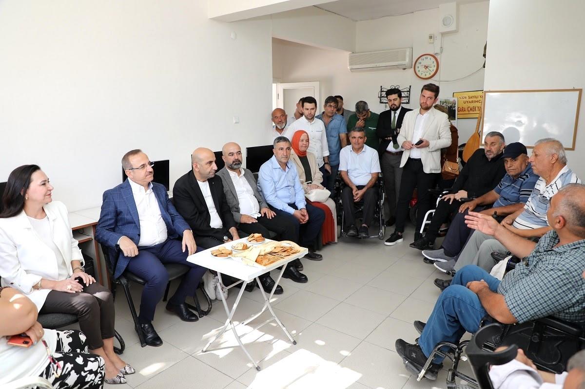AK Parti İzmir’den engelli ve yaşlı vatandaşlara öncelik