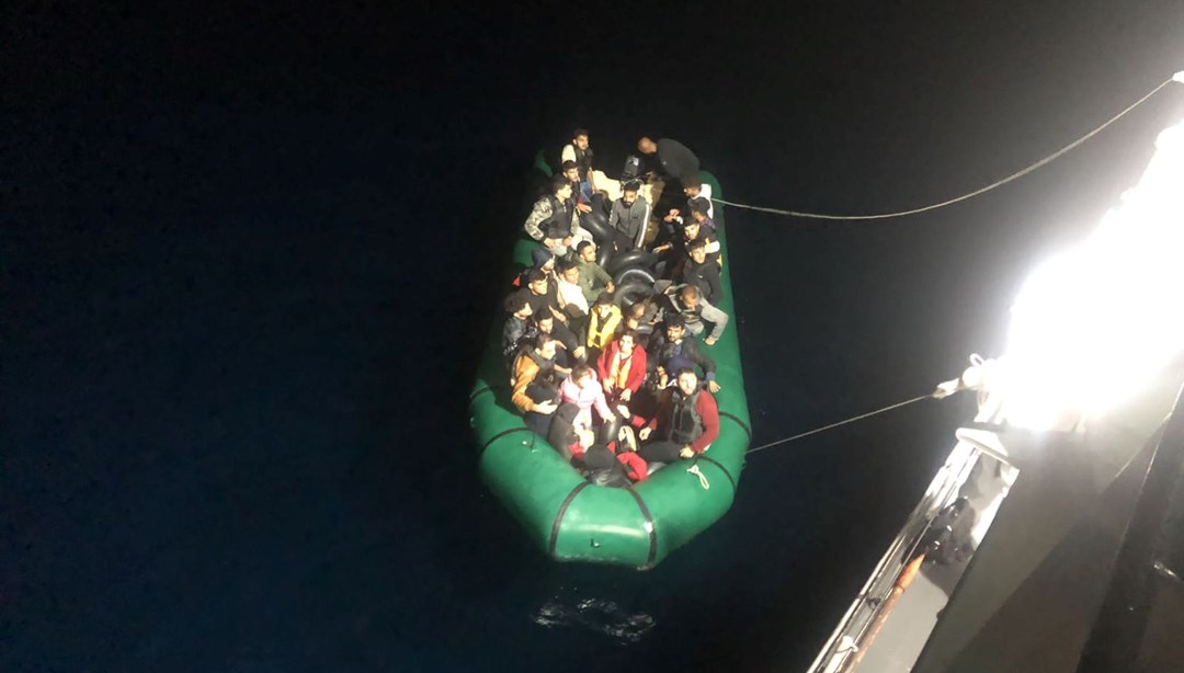 İzmir açıklarında 143 düzensiz göçmen kurtarıldı