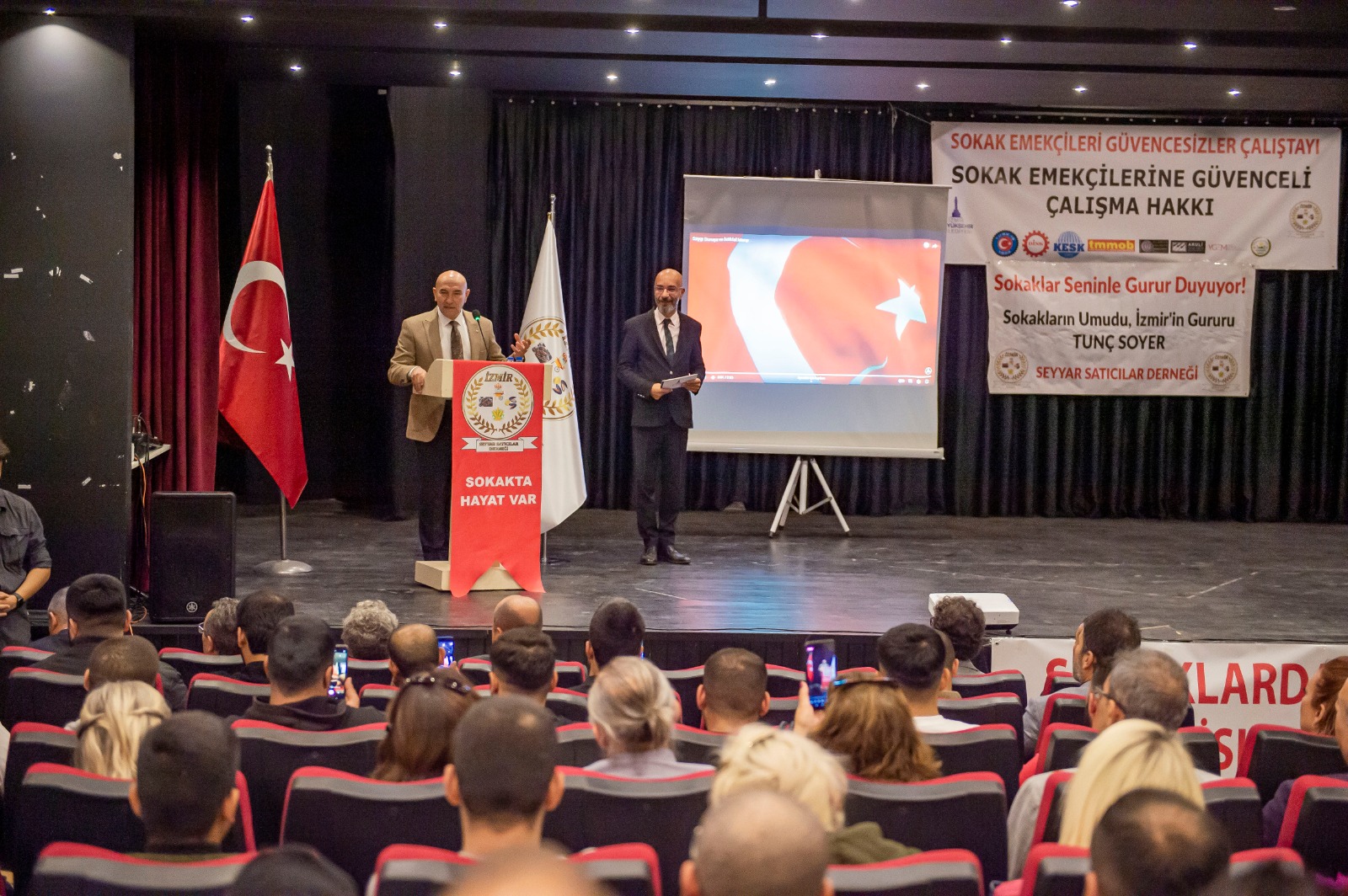 Başkan Soyer’den sokak emekçilerine kooperatif çağrısı