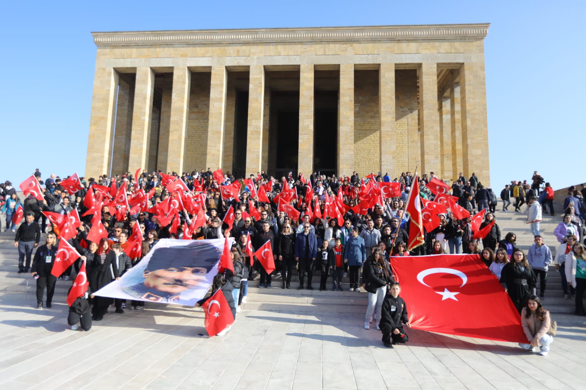 EFES SELÇUKLU GENÇLERİN ANITKABİR HEYECANI