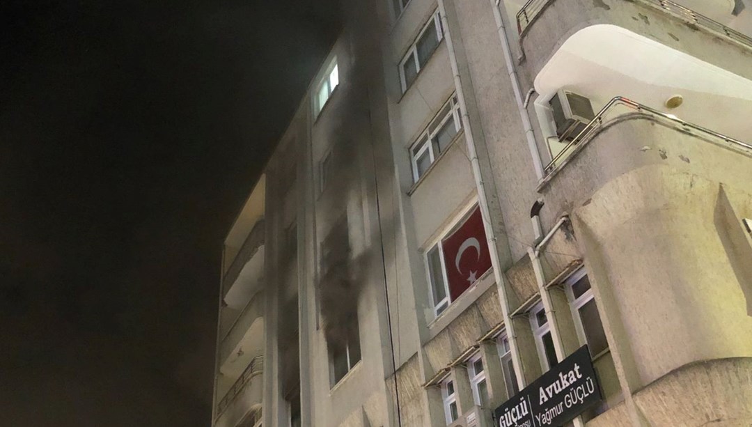 Eşi ve 3 çocuğunu rehin alıp evi ateşe verdi