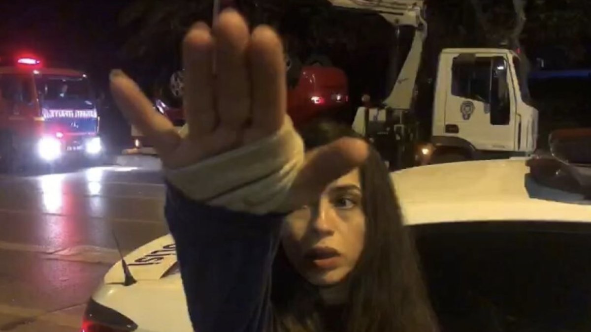Kadıköy’de kaza yapan kadın sürücü, gazetecilere saldırdı