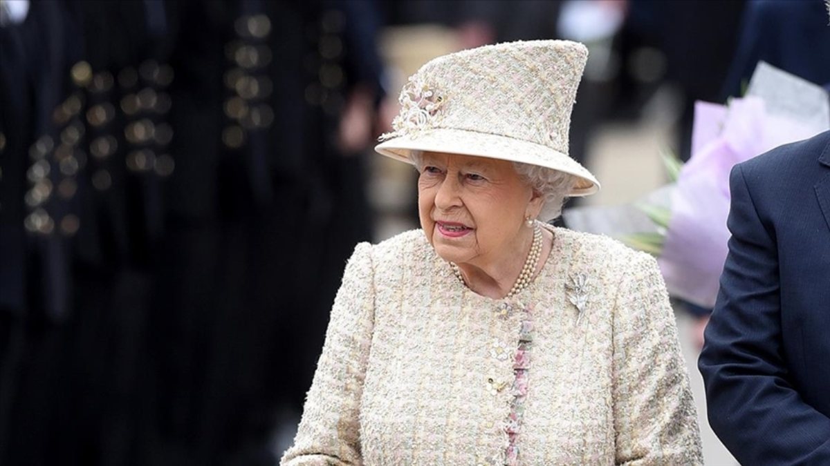 Kraliçe Elizabeth’in kanserden öldüğü öne sürüldü