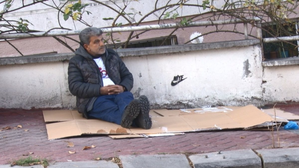 Oğlu kaçırılan baba HDP merkezi önünde