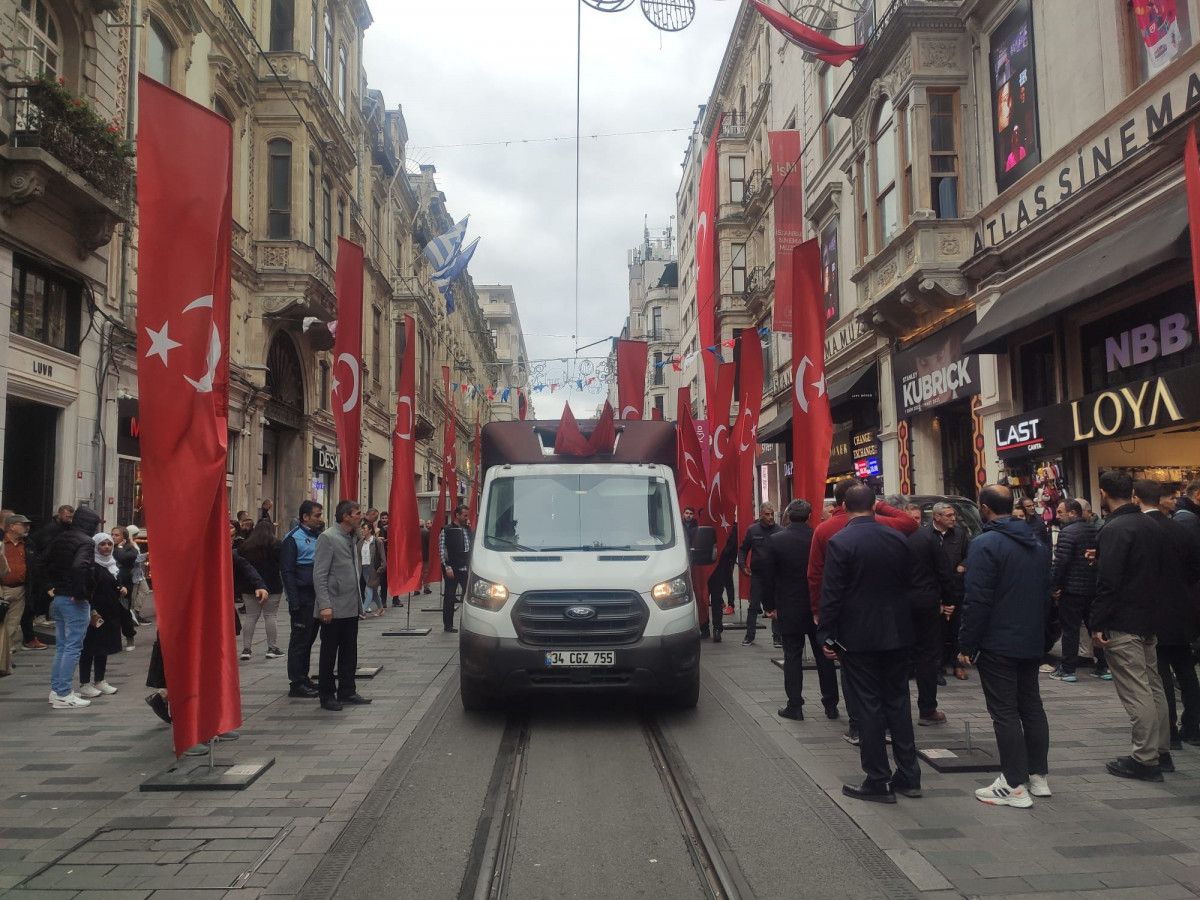 Taksim 1200 Türk bayrağıyla donatıldı
