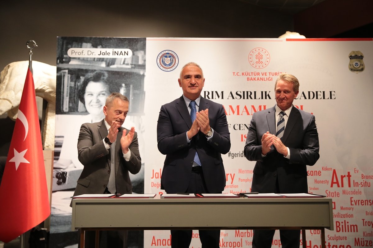 Yurt dışına kaçırılan 6 tarihi eser Türkiye’ye iade edildi