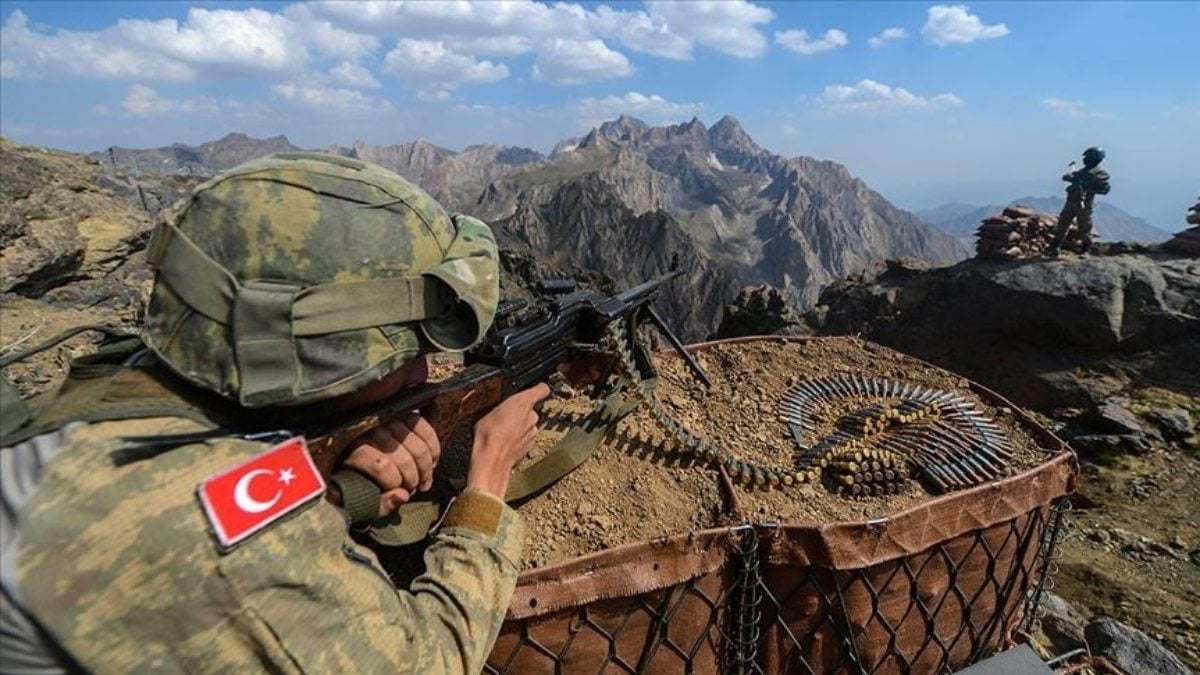 2 PKK’lı terörist güvenlik güçlerine teslim oldu