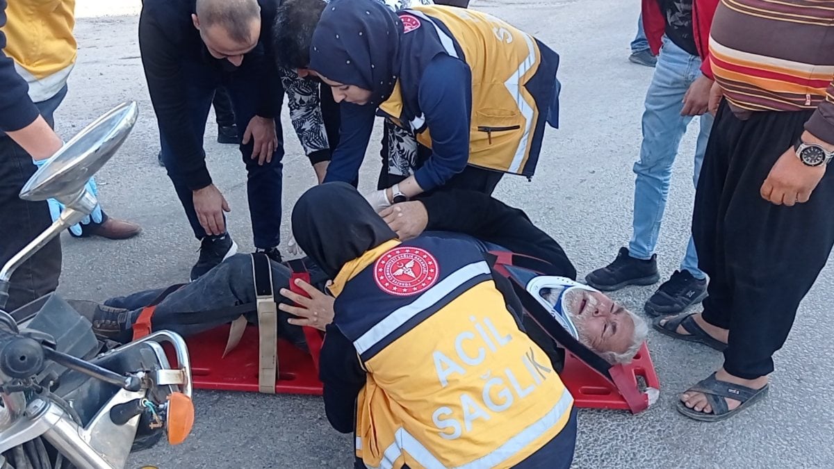 Adana’da, kaza yapan motosiklet sürücüsü acı içinde yardım istedi