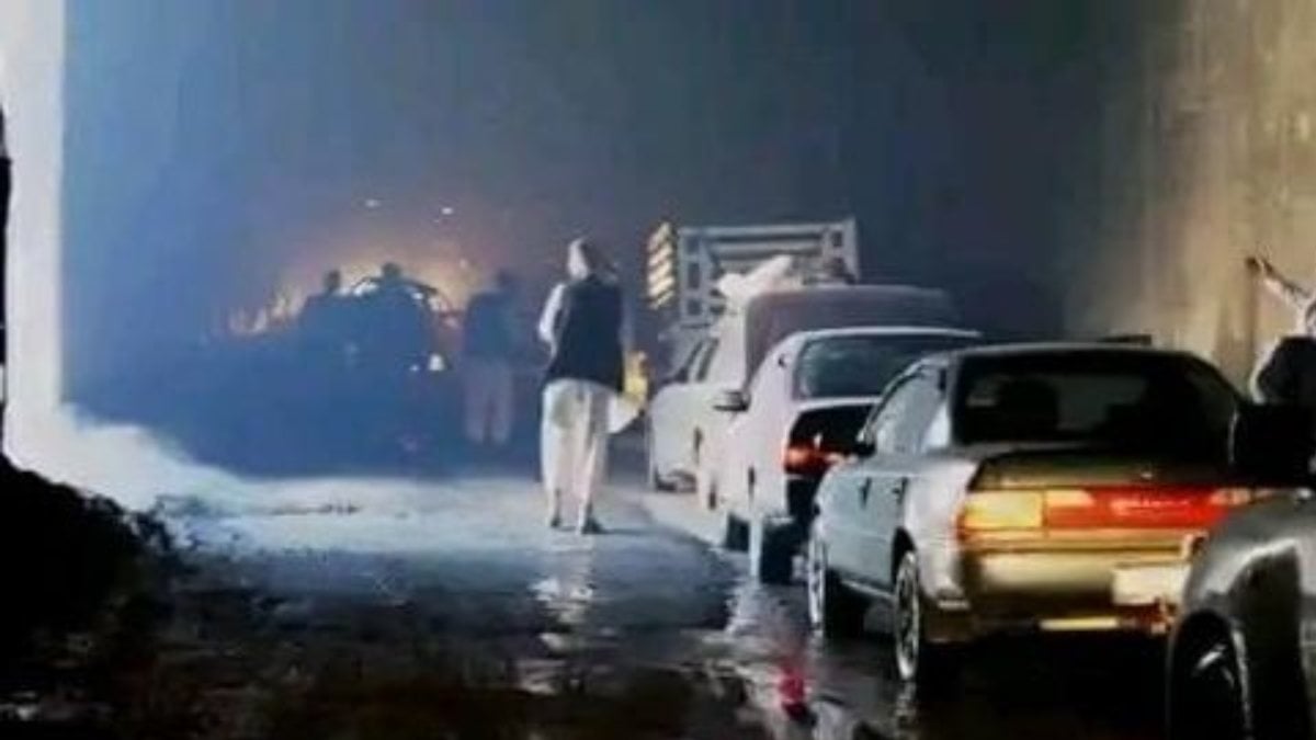 Afganistan’da yakıt tankeri patladı: 19 ölü