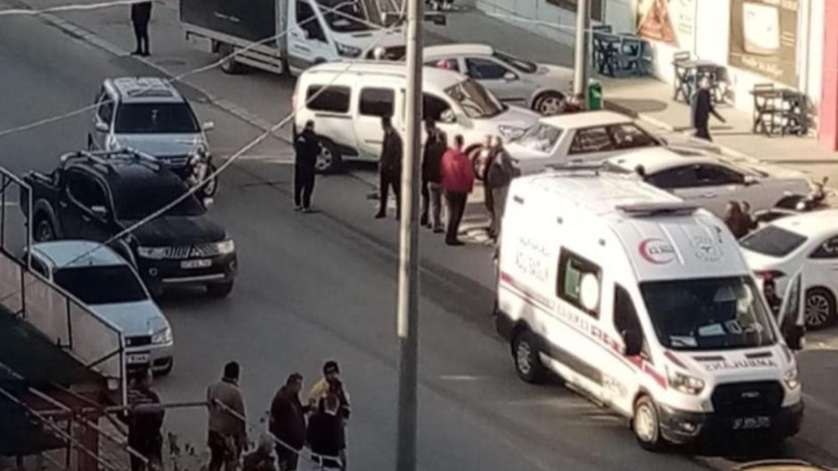 Antalya’da hasta almaya giden ambulans, araçla çarpıştı