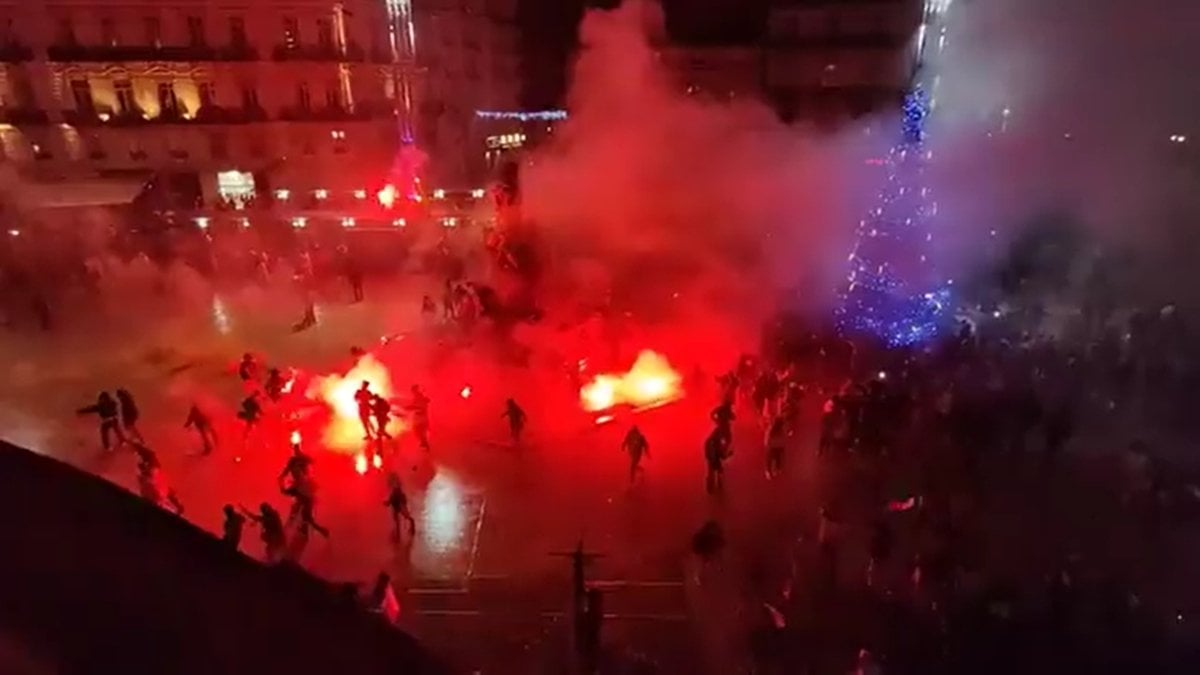 Fransa’nın Fas’ı yenmesi sonrası Paris sokakları karıştı