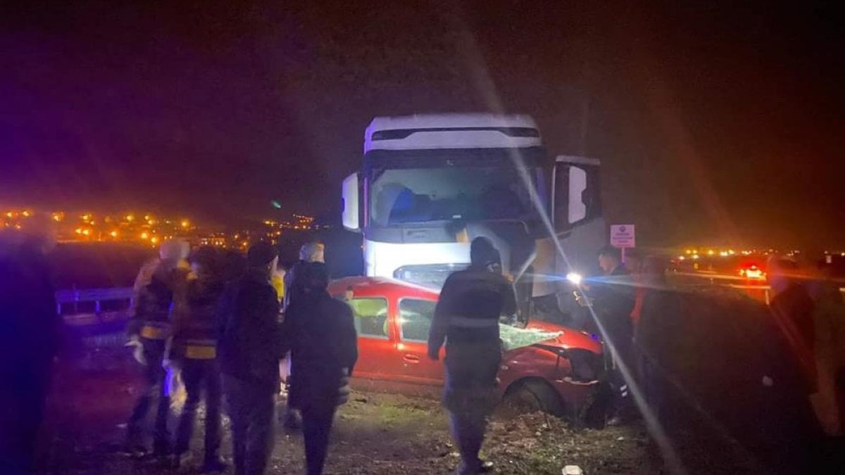 Hatay’da kamyonla otomobil çarpıştı: 2 ölü