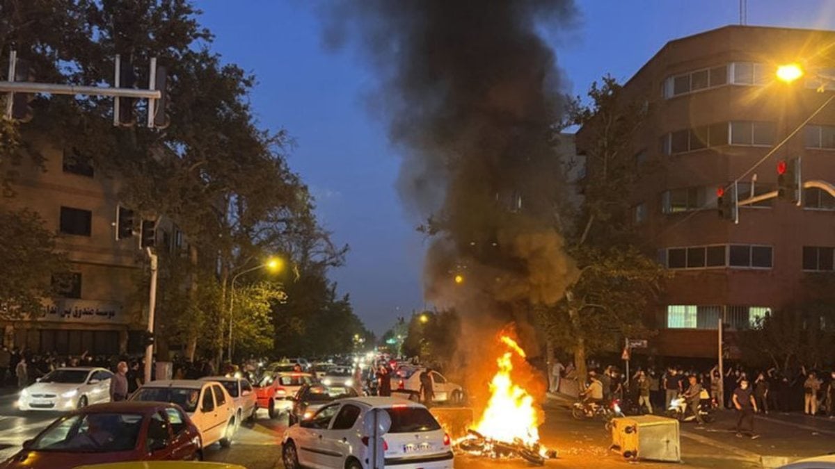 İran’da idama mahkum edilen protestocu yeniden yargılanıyor