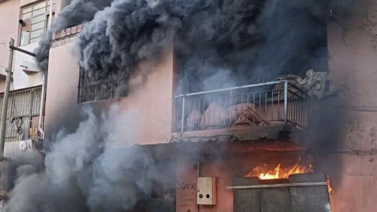 İzmir’de sünger atölyesinde yangın çıktı