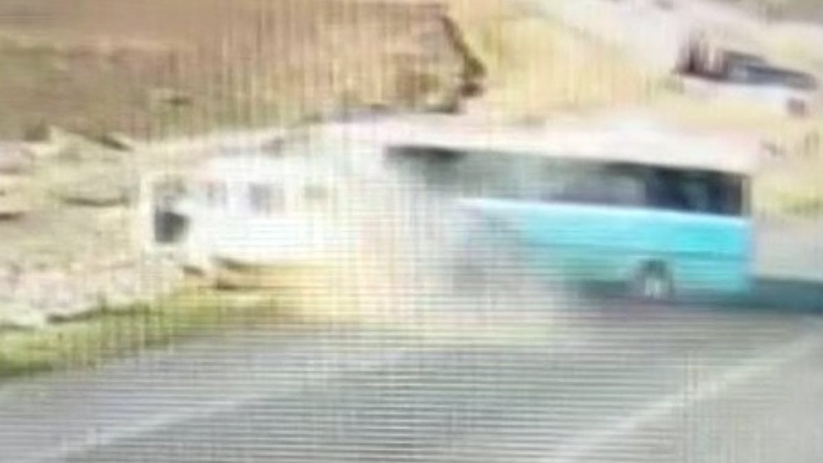 Kahramanmaraş’ta halk otobüsü ile minibüsün çarpıştığı kaza anı kamerada