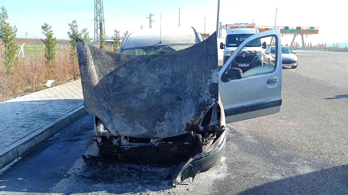 Kırkağaç’ta otomobil seyir halindeyken yandı