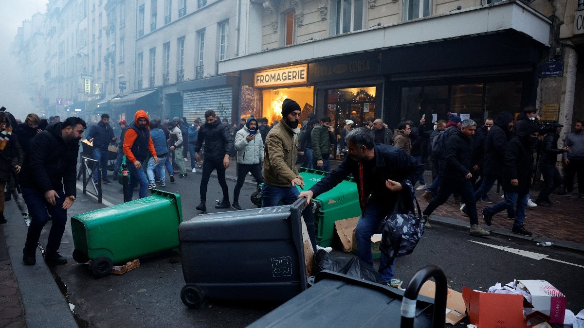 Paris’te Türkiye karşıtı slogan atan PKK destekçileri polise saldırdı