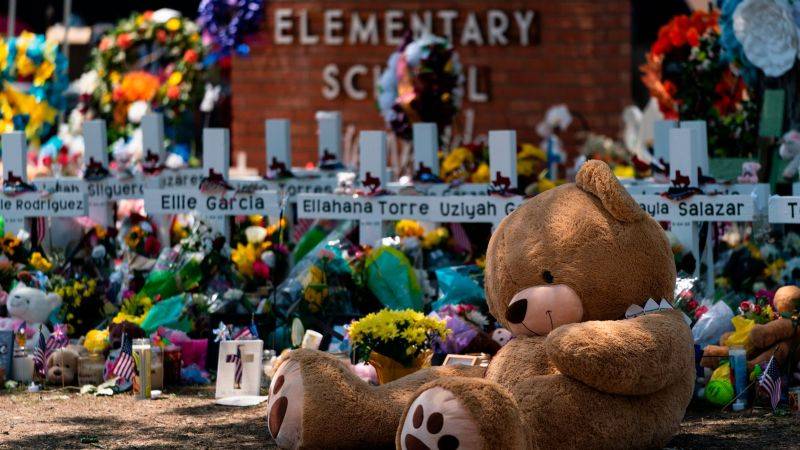 Teksas’taki okul saldırısının mağdurları 27 milyar dolarlık toplu dava açtı