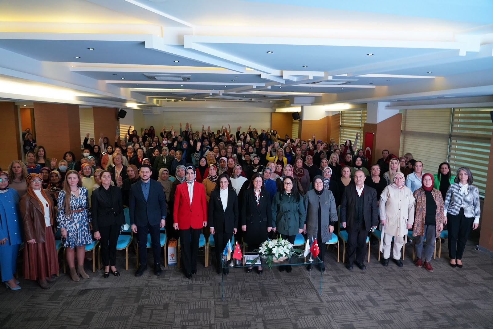 AK Parti İzmir’de ‘Siyaset Akademisi Kadın’ programı dolu dolu geçti
