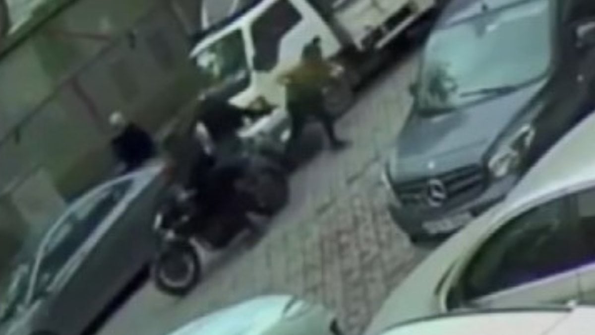 Zeytinburnu’nda para taşıyan motokuryeye silahlı gasp girişimi