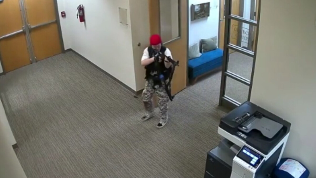 ABD’de okula düzenlenen saldırı kamerada