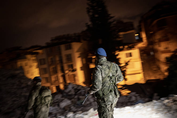 Depremden etkilenen Antakya’daki evlerde gece tek bir ışık yanmıyor