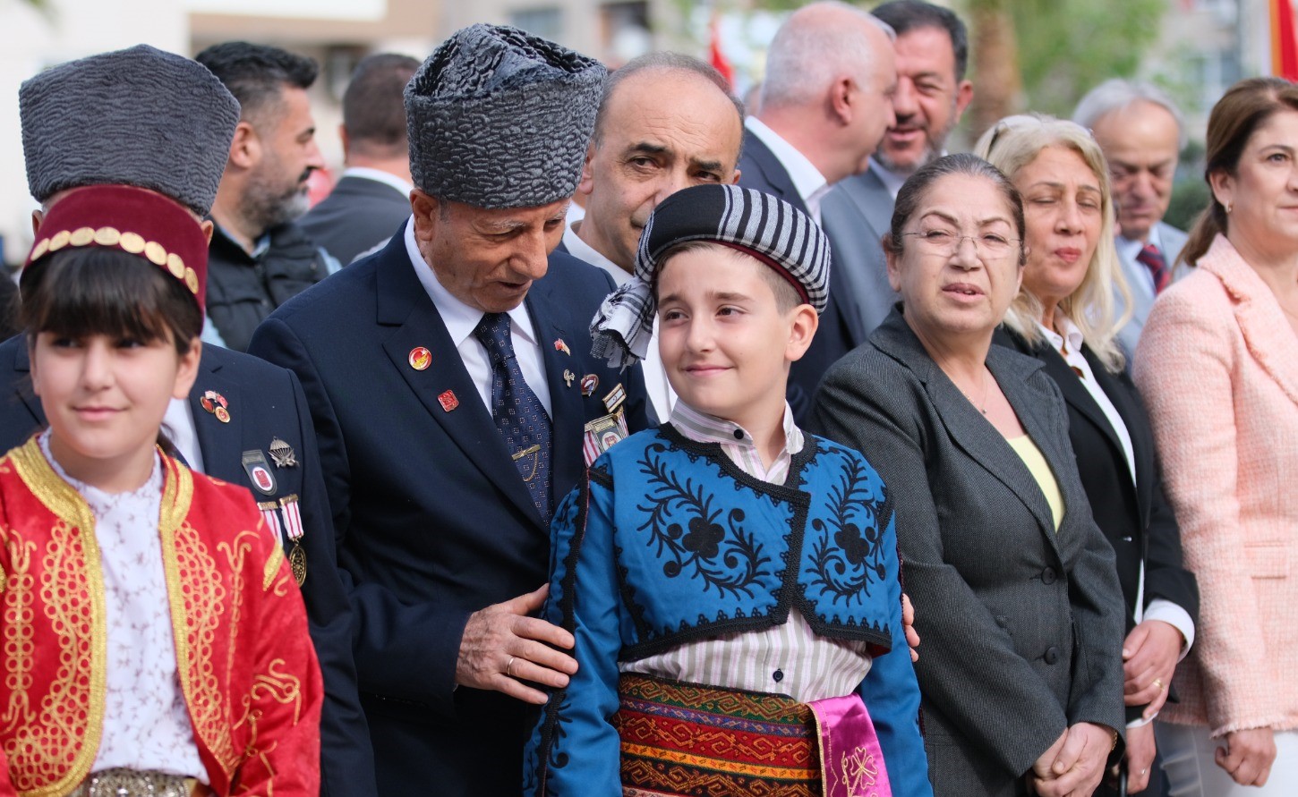 BAŞKAN ENGİN, 23 NİSAN’DA KOLTUĞU MİNİK KEREM’E DEVRETTİ