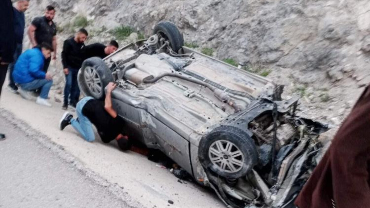 Afyonkarahisar’da iki otomobil çarpıştı: 3’ü ağır 5 kişi yaralandı