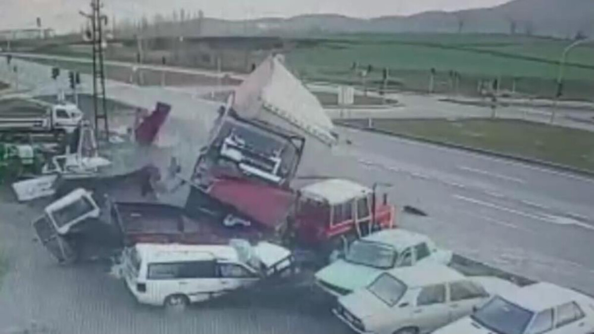 Amasya’da kontrolden çıkan tır dehşet saçtı