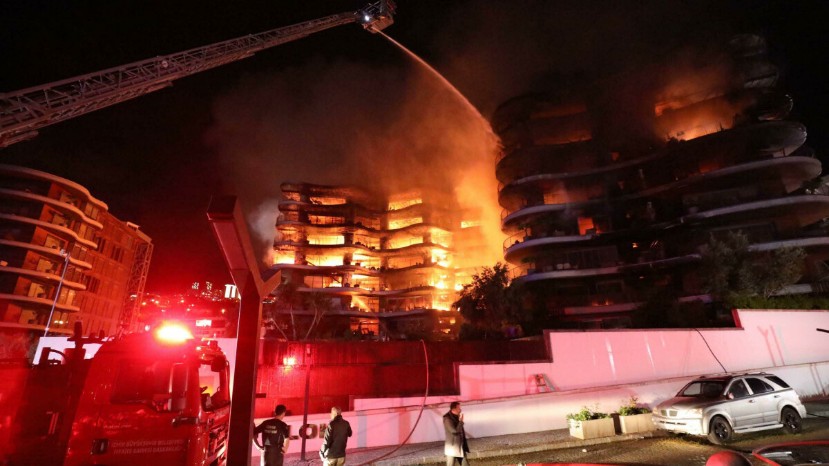 İzmir’de lüks sitede çıkan yangında kundaklama şüphesi
