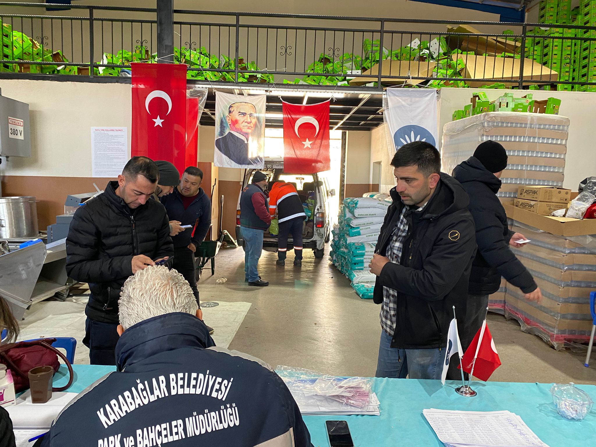 Karabağlar Belediyesi üreticilerin yine yanında