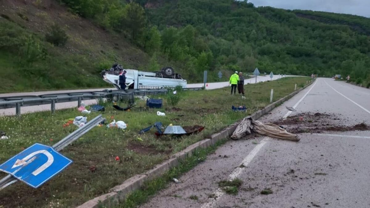 Tokat’ta kamyonet takla atıp ters döndü: 1’i ağır 3 yaralı