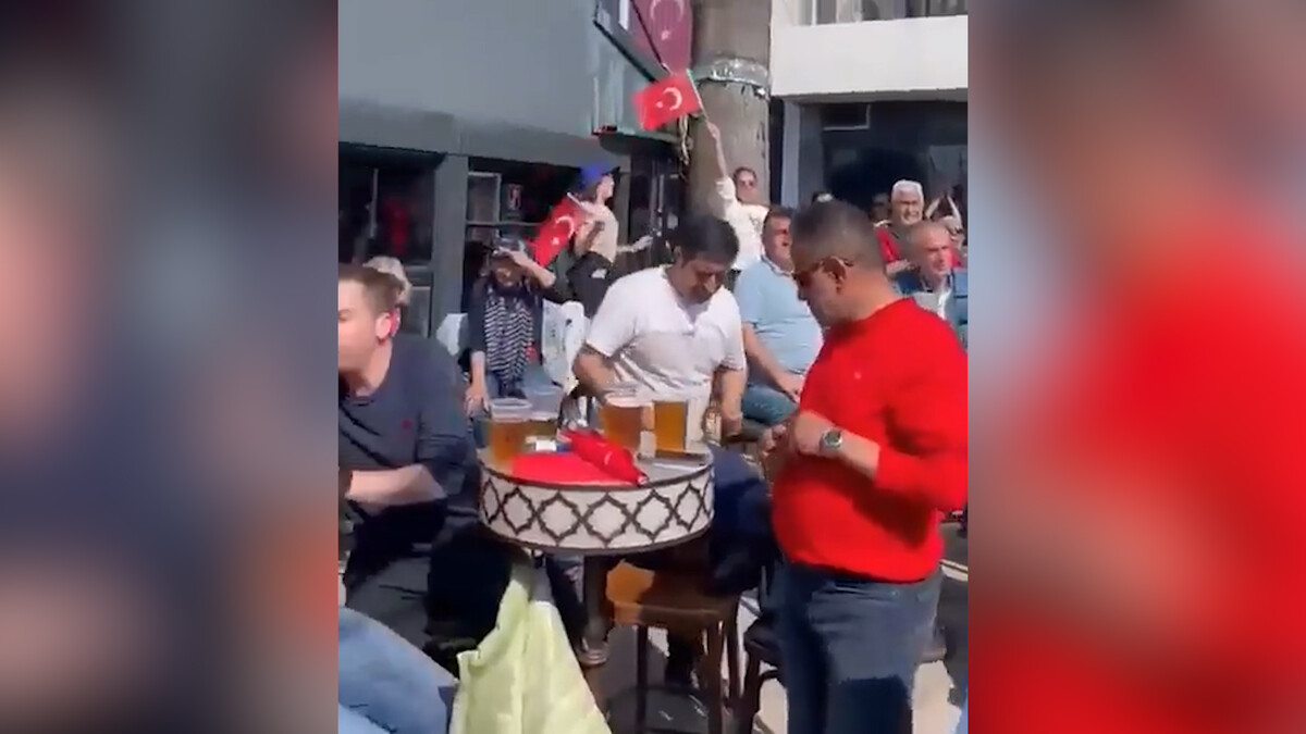 CHP’nin İzmir mitingini bira içerek takip ettiler