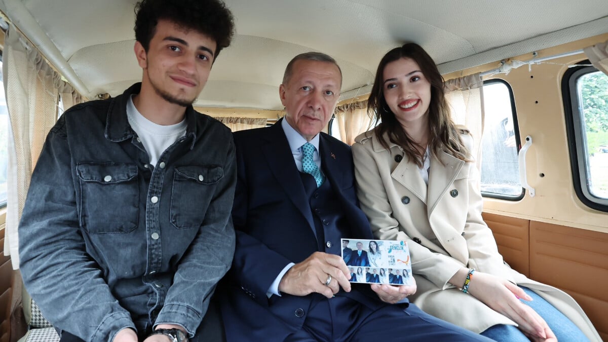 Cumhurbaşkanı Erdoğan’ın gençlerle eğlenceli anları