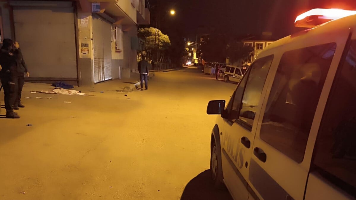 Gaziantep’te bir kişi boşanma aşamasındaki karısını sokak ortasında öldürdü