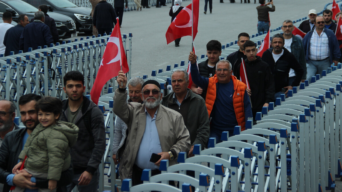 İzmir’de TCG Anadolu’ya yoğun ilgi