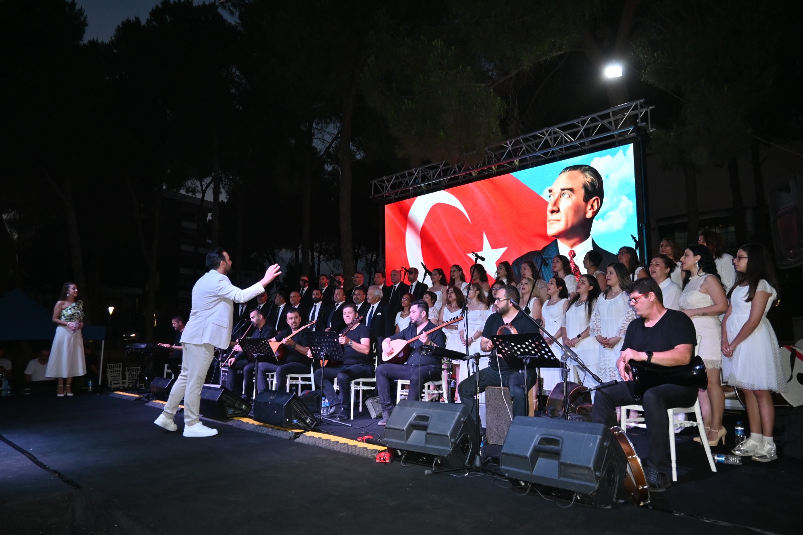 Torbalı Belediyesi’nden muhteşem müzik ziyafeti