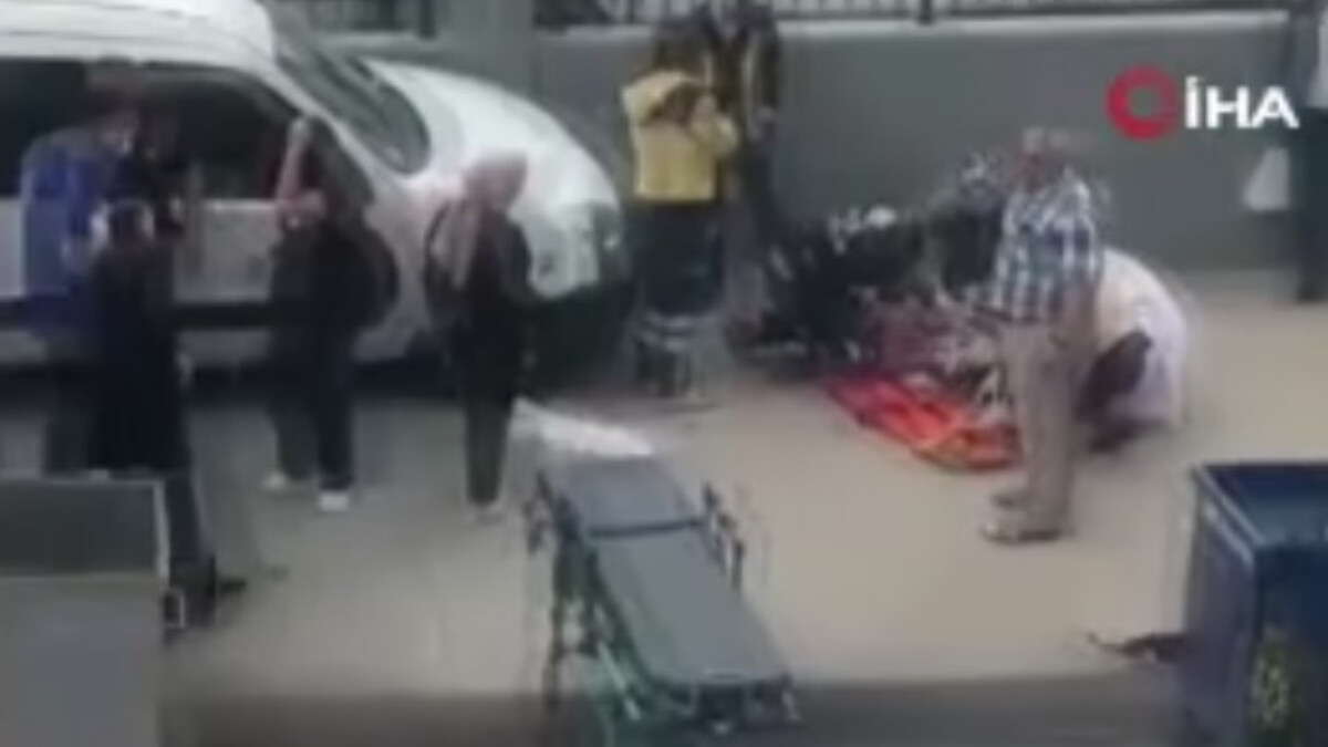Arnavutköy’de kaldırıma çıkan araç, 4 yayaya çarptı