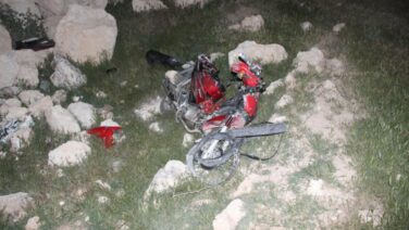 Karaman’da şarampole uçan motosiklet sürücüsü can verdi