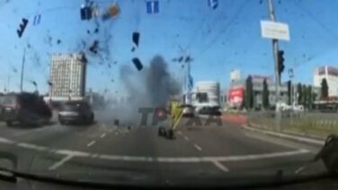 Kiev’de Rus füzesi otoyola düştü