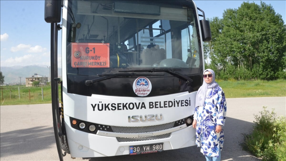 Yüksekova’nın ilk kadın otobüs şoförü seferlere başladı