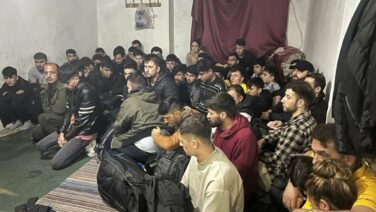 Zeytinburnu’nda kaçak göçmen operasyonu! 104 kişi yakalandı