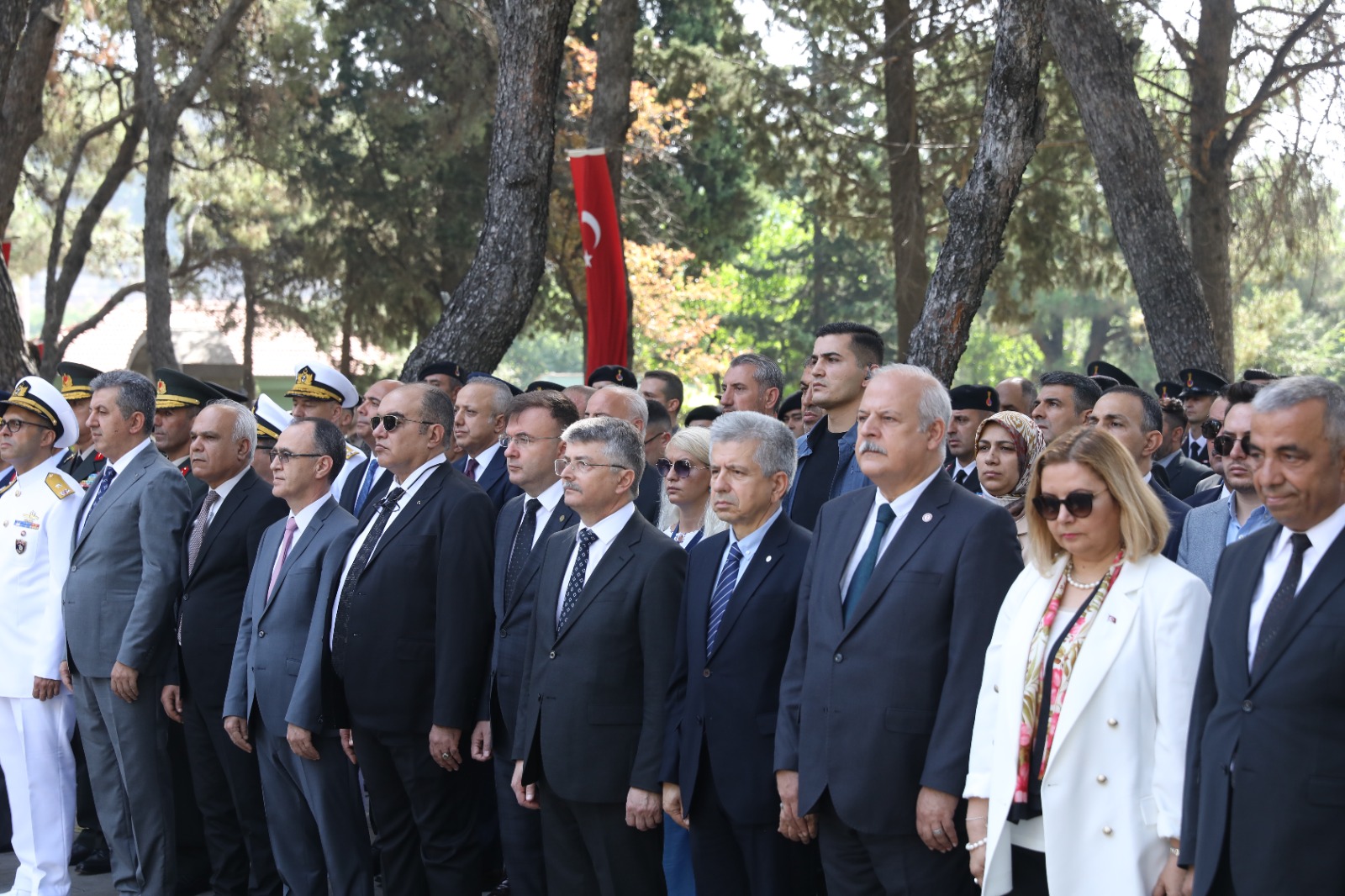 DEÜ REKTÖR YARDIMCISI PROF. DR. TANARSLAN: DEMOKRASİ ŞEHİTLERİMİZİ RAHMETLE ANIYORUZ