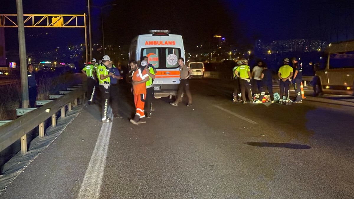 İzmir’de yolun karşısına geçmeye çalışırken otomobilin çarptığı kadın öldü