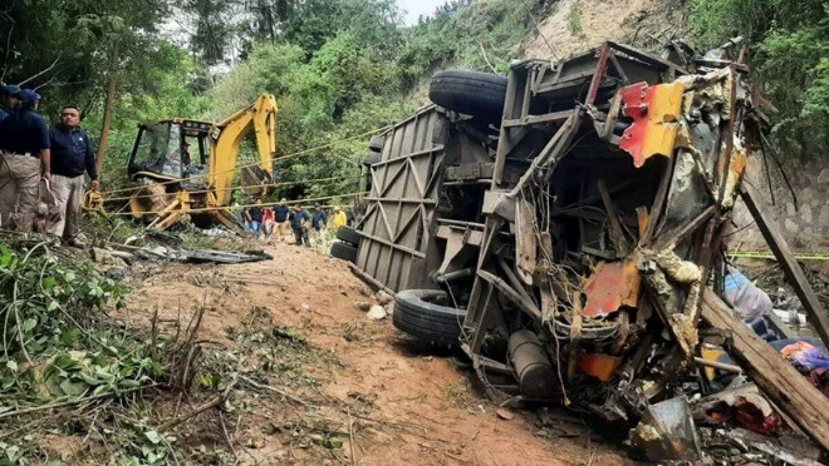 Meksika’da şarampole yuvarlanan otobüste 27 kişi öldü