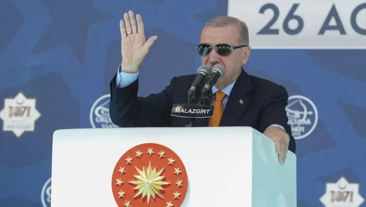 Cumhurbaşkanı Erdoğan, Malazgirt’ten mesaj verdi: Kılıç kınından çıkarsa kelama yer kalmaz