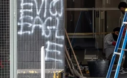 İngiltere’de eylemciler, İsrail için savaş uçağı parçası üreten fabrikada çalışmaları durdurdu