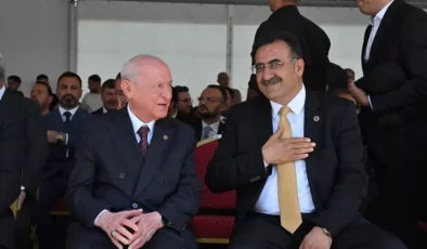 Malazgirt’teki programa damga vuran kare: Bahçeli’nin yanındaki isme dikkat