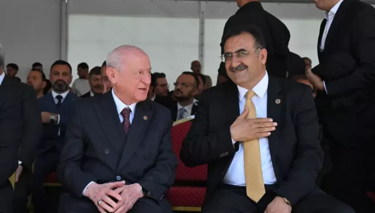 Malazgirt’teki programa damga vuran kare: Bahçeli’nin yanındaki isme dikkat